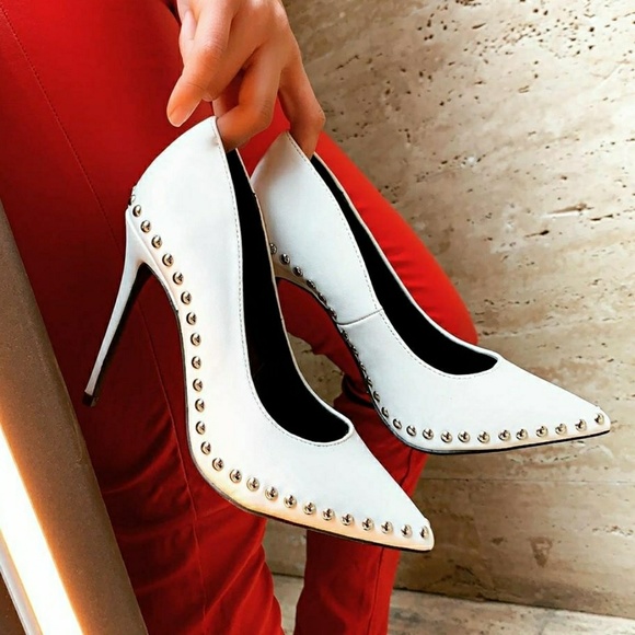 ⭐️ Size 7 Left White Stud Pump - Picture 5 of 8